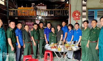 Bữa cơm nghĩa tình ở Phú Hữu