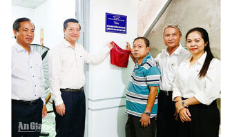 Tân Hiệp trao nhà ở cho con đẻ của người hoạt động kháng chiến bị nhiễm chất độc hóa học