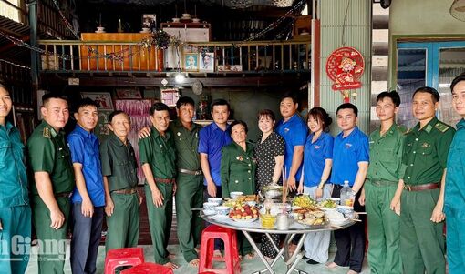 Bữa cơm nghĩa tình ở Phú Hữu
