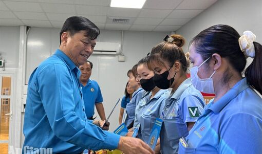 Chăm lo toàn diện đời sống đoàn viên, người lao động