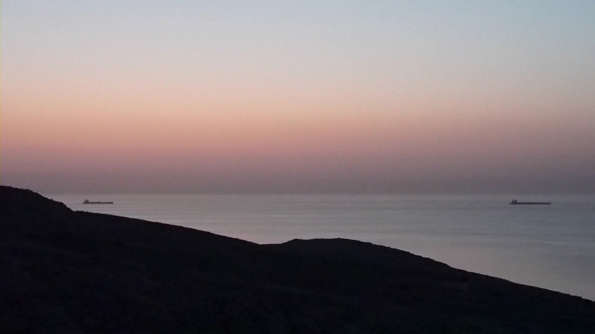 Iran tuyên bố eo biển Hormuz vẫn đóng cửa