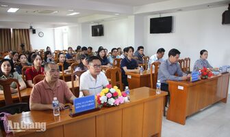 Hơn 50 học viên được tập huấn ứng dụng AI trong kinh doanh