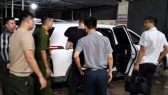 Vừa xuống Sân bay Cát Bi, nghi phạm lừa đảo bị bắt giữ