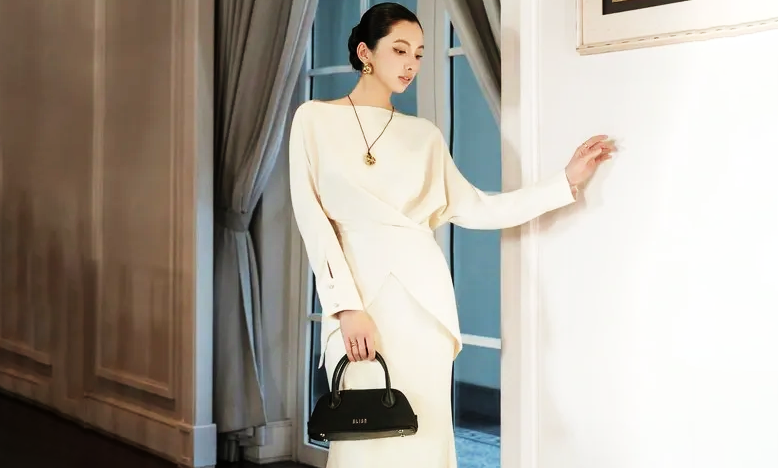Cách phối đồ với vải lụa để tăng vẻ thanh lịch mà không bị "dừ"