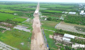 Về Trà Vinh ăn bún nước lèo bình dân