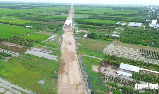 Về Trà Vinh ăn bún nước lèo bình dân