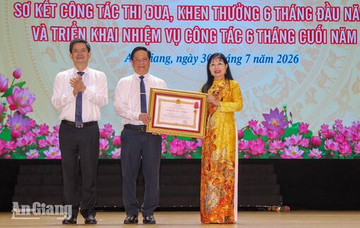 Chủ tịch UBND tỉnh An Giang Hồ Văn Mừng yêu cầu mỗi phong trào thi đua phải hướng đến những kết quả cụ thể, thiết thực