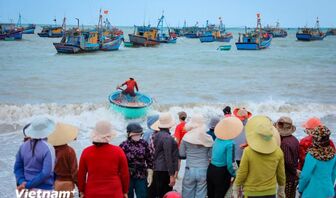 Làng cá truyền thống Vĩnh Tân: "Mặn mòi vị biển" giữa dòng chảy hiện đại