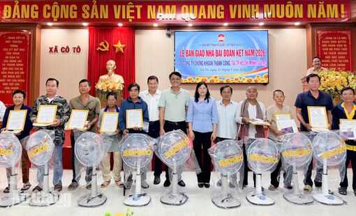 Trao 72 nhà Đại đoàn kết cho hộ khó khăn ở An Giang