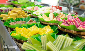 Hàng trăm món bánh dân gian Nam Bộ hội tụ ở An Giang