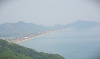 Đắm mình trong vẻ đẹp quyến rũ của Vịnh Lăng Cô