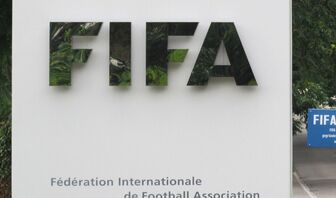 FIFA tuyên bố không từ bỏ kế hoạch bán cổ phần giữa làn sóng phản đối