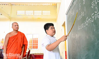 Ươm mầm tri thức dưới mái chùa Khmer
