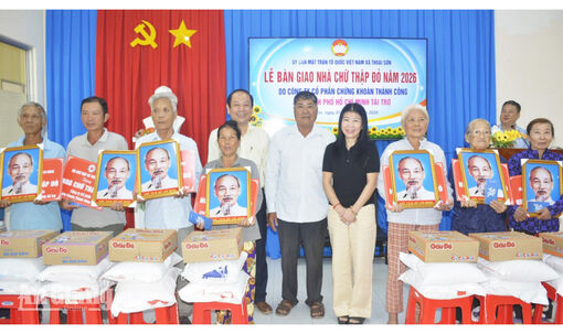 Xã Thoại Sơn trao 28 căn nhà Chữ thập đỏ