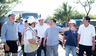 Chủ tịch UBND tỉnh Hồ Văn Mừng: Chấm dứt hợp đồng với nhà thầu vi phạm, chậm tiến độ