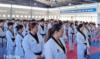 Hơn 400 học viên An Giang cập nhật chuyên môn Taekwondo