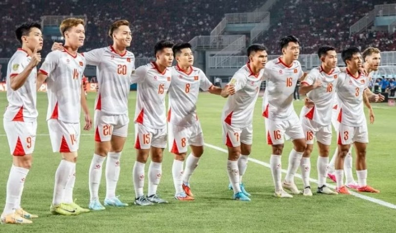 Đội tuyển Việt Nam thắng thuyết phục Indonesia, vươn lên dẫn đầu bảng A
