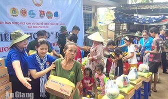 “Phiên chợ 0 đồng” mang nhu yếu phẩm đến người dân Hòn Rỏi