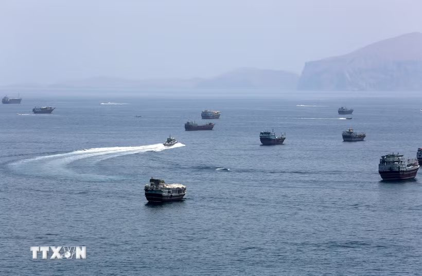 Iran và Oman thống nhất mở lại eo biển Hormuz trong 60 ngày