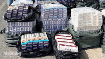 Bắt ô tô tải vận chuyển hơn 14.000 bao thuốc lá nhập lậu