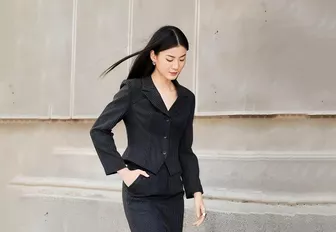 Cân mọi phong cách chỉ với một chiếc áo blazer đen thanh lịch