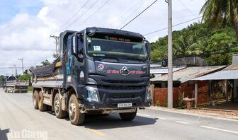 Kiên Lương xử lý tình trạng xe chở đá gây ô nhiễm, mất an toàn giao thông