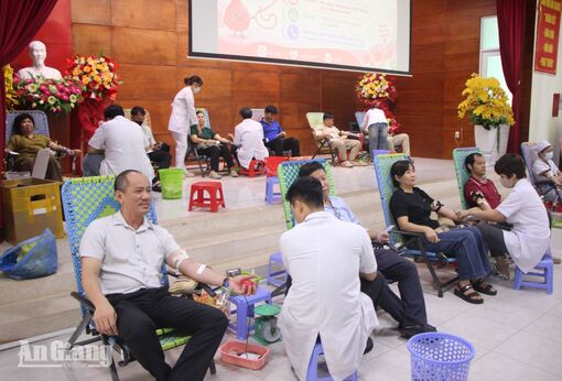Bệnh viện Sản - Nhi An Giang tiếp nhận 200 đơn vị máu hiến