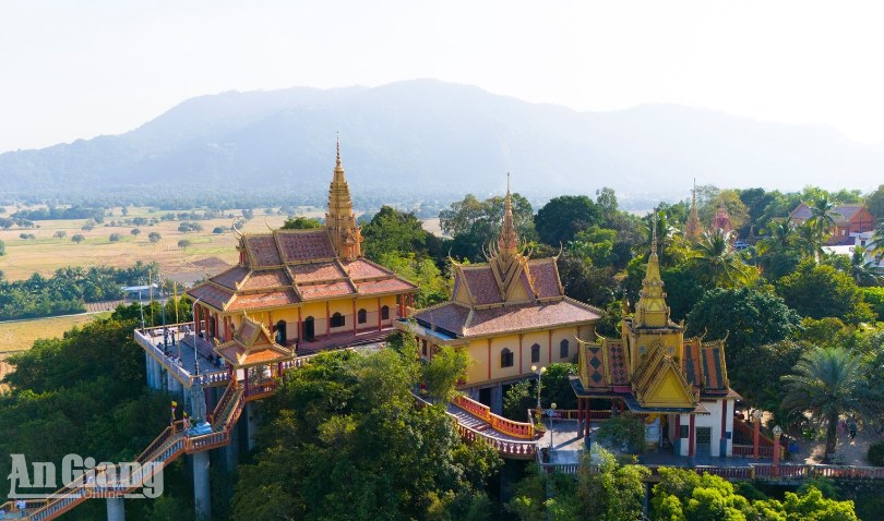 Độc đáo kiến trúc chùa Tà Pạ
