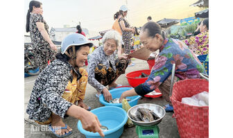 Khám phá “chợ ma” Ngọc Chúc