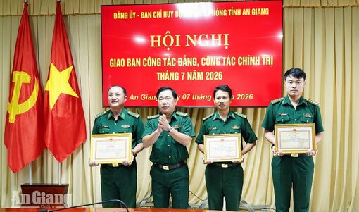 Khen thưởng 5 tập thể, cá nhân Bộ đội Biên phòng An Giang