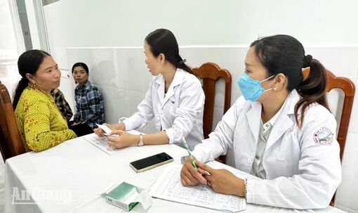 Khám tầm soát bệnh phụ khoa cho hơn 100 phụ nữ xã Ô Lâm