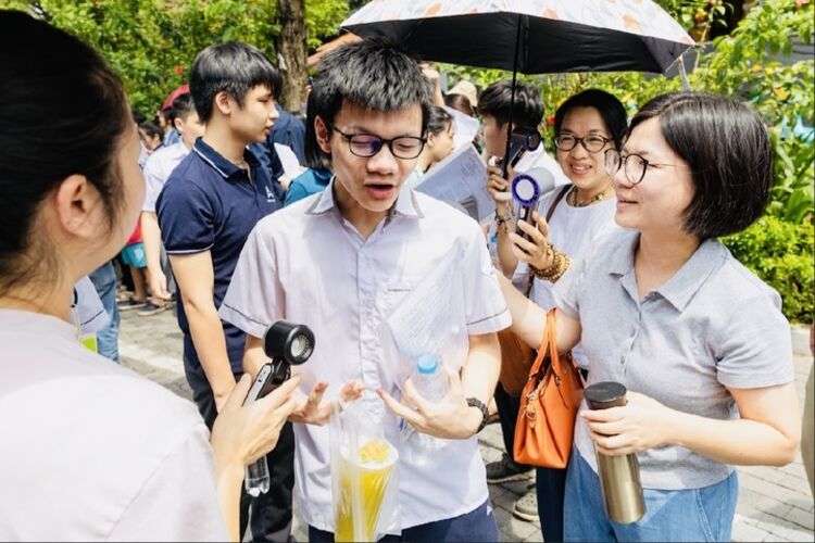 Điểm chuẩn đại học bắt đầu "nóng" từ hôm nay, loạt trường mở màn công bố