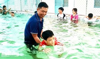 Trang bị kỹ năng phòng, chống đuối nước cho 150 học sinh xã Óc Eo