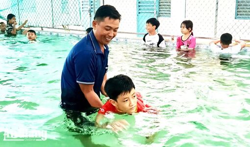 Trang bị kỹ năng phòng, chống đuối nước cho 150 học sinh xã Óc Eo