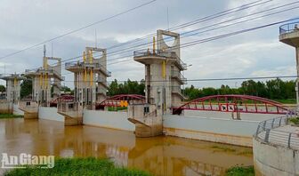 An Giang đóng cống Tha La và Trà Sư vào ngày 14/8