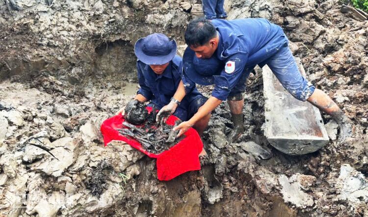 Đội K92 cất bốc 3 hài cốt liệt sĩ tại xã Vĩnh Tuy