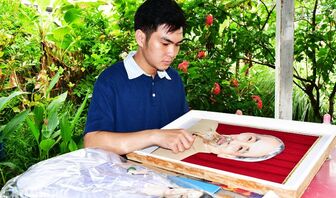 Giữ nghề tranh gói vải
