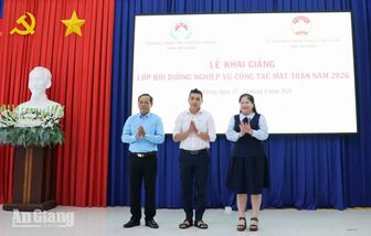 Bồi dưỡng nghiệp vụ cho 102 cán bộ Mặt trận cơ sở
