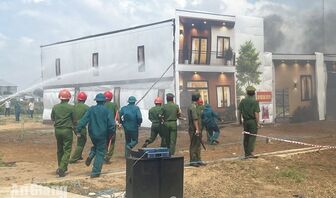 Long Kiến diễn tập chữa cháy, cứu nạn công trình sập đổ