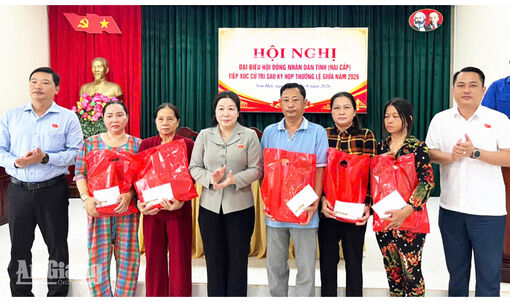 Phó Chủ tịch Thường trực HĐND tỉnh An Giang tiếp xúc cử tri xã đảo Sơn Hải