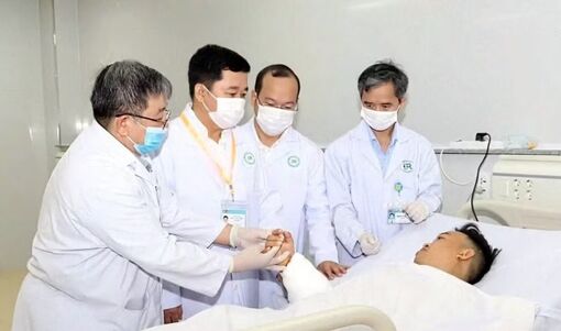 Nối thành công cẳng tay bị đứt lìa sau 6 tiếng phẫu thuật