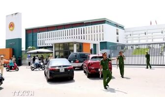 Hơn 300 thí sinh điểm thi THTP chuyên Tuyên Quang bắt đầu làm bài thi lại