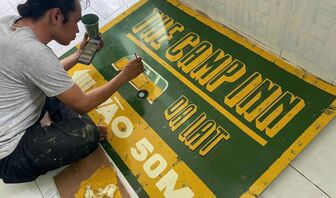 Nghề vẽ bảng hiệu xưa làm sao tồn tại giữa thời AI?