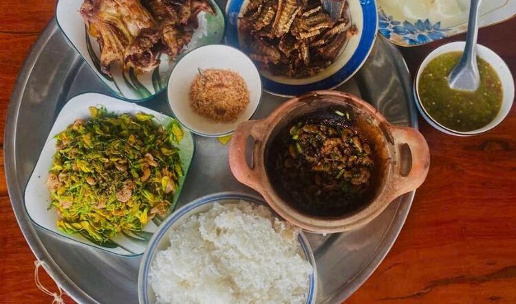 Về sông ăn cá, về đồng ăn cua