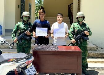 Bắt 2 người vận chuyển 179 đầu thuốc lá điện tử chứa chất ma túy