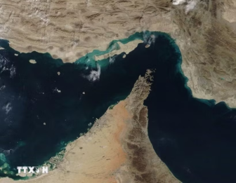 Hoạt động lưu thông qua eo biển Hormuz gần như đình trệ