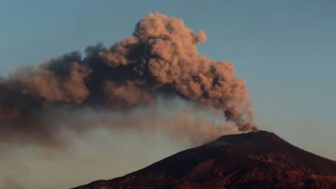 Italy: Núi lửa Etna phun tro bụi, sân bay lớn ở Sicily đóng cửa ngày thứ 5