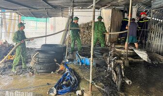 Cháy 2 căn nhà, 3 xe máy ở Kiên Lương