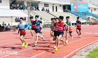 Gần 300 vận động viên tranh tài điền kinh