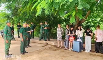 Campuchia trao trả 15 công dân Việt Nam qua cửa khẩu Hà Tiên